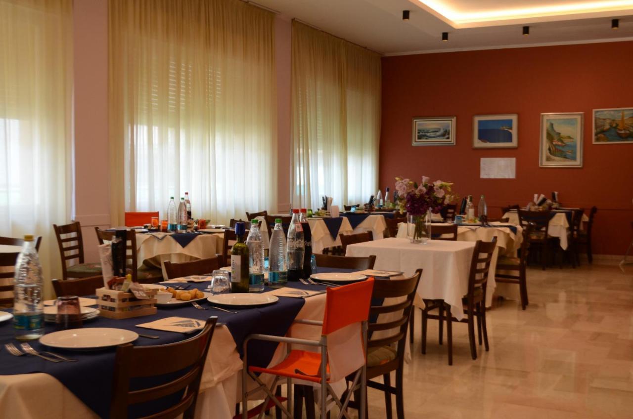 Hotel Boston Cesenatico Kültér fotó