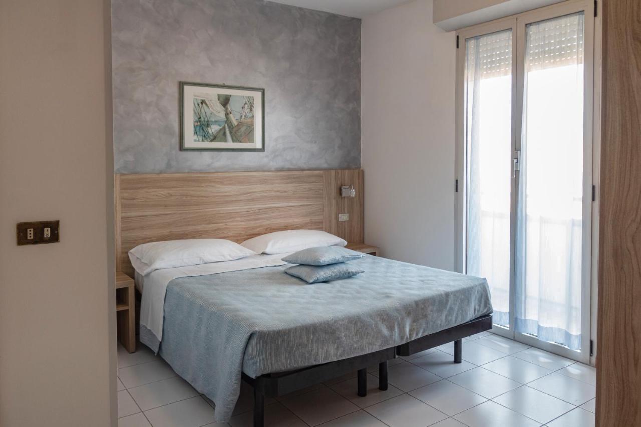 Hotel Boston Cesenatico Kültér fotó