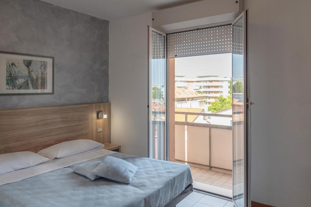 Hotel Boston Cesenatico Kültér fotó