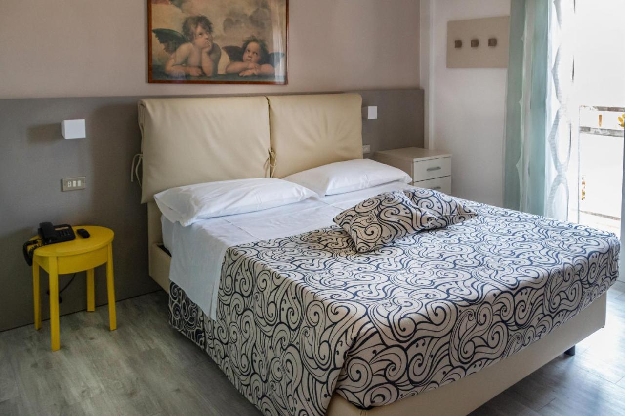 Hotel Boston Cesenatico Kültér fotó