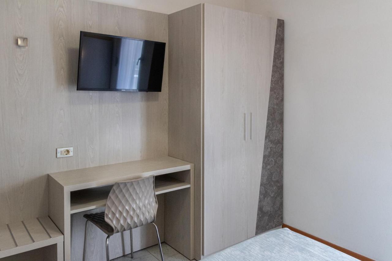 Hotel Boston Cesenatico Kültér fotó