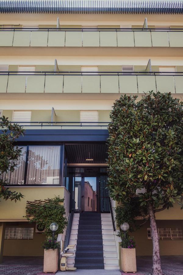 Hotel Boston Cesenatico Kültér fotó